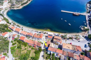 Olive's Apartment, Trstenik